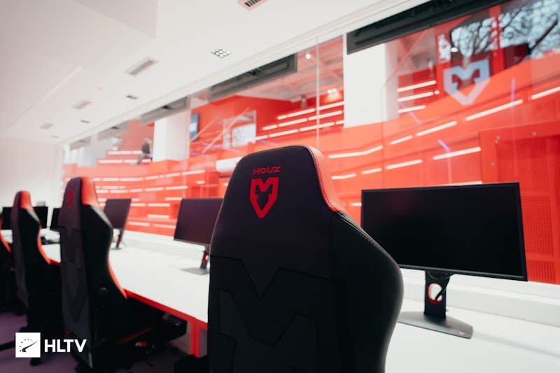 MOUZ NXT sign eSx and mixer